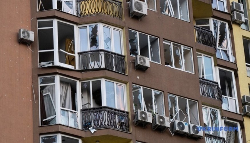 Пошкоджена станція метро «Лук'янівська» та зруйновані житлові будинки в Шевченківському районі Києва після ракетного удару 19
