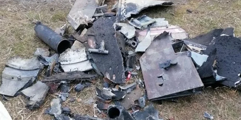 Вирва та уламки неідентифікованого об'єкта в полі біля сіл Тарнава-Колонія і Токари у Люблінському воєводстві Польщі