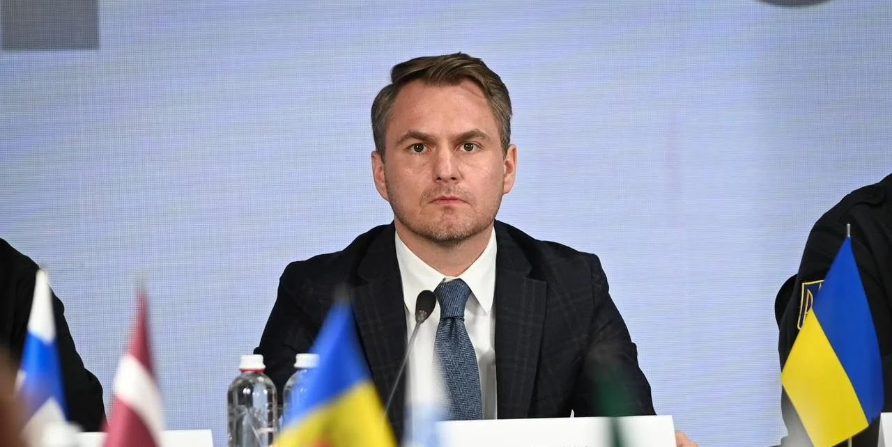 Генеральний прокурор Руслан Кравченко виїхав з України і повідомив про перебування у закордонному відрядженні