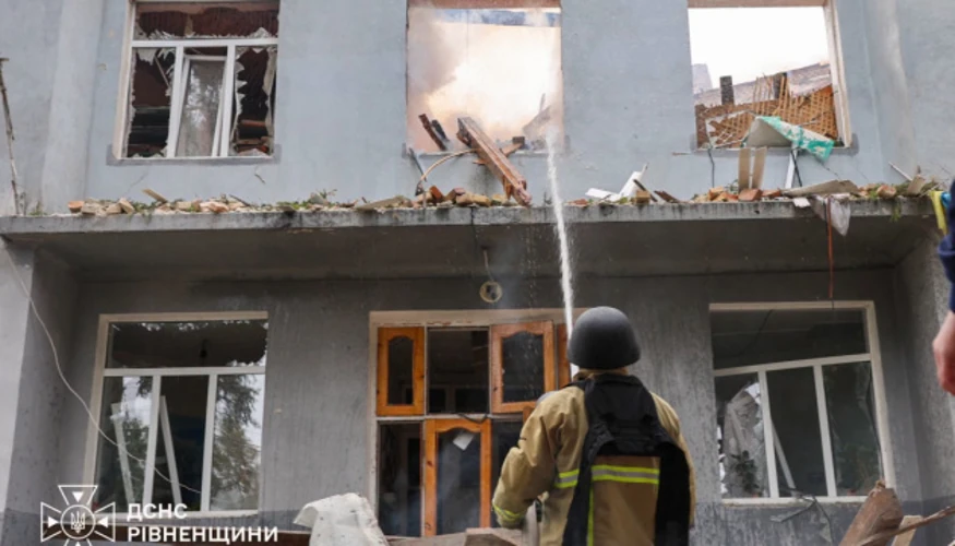 Рятувальники та психологи ДСНС у Рівному: підсумки ліквідації наслідків удару БпЛА